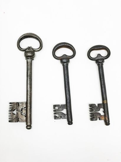 null Trois clés. 
20 - 16, 9 - 16 4 cm