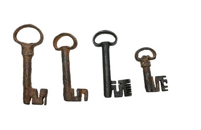 null Quatre clés gothiques
8, 96 - 7, 65 - 7, 70 - 5,08 cm 
Four Gothic keys
Vier...