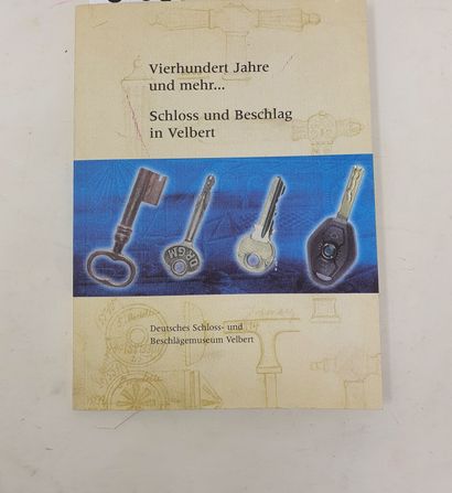 livre en allemand Ulrich Morgenroth
"Schloss und Beschalg in Velbert", Scala, 20...