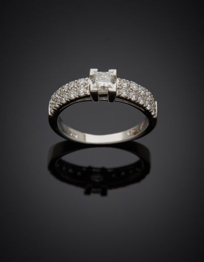null White gold (750‰) ring set with a princess-cut diamond weighing approximately...
