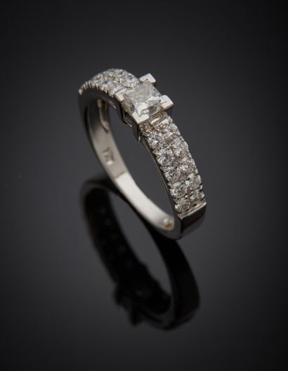 null White gold (750‰) ring set with a princess-cut diamond weighing approximately...
