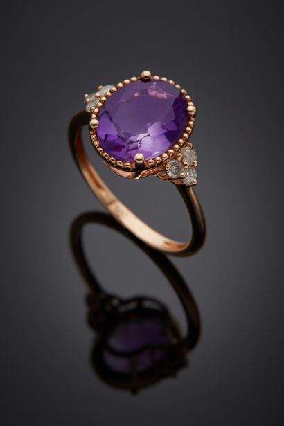 null Pink gold (750‰) ring set with an oval amethyst, shouldered by six brilliant-cut...