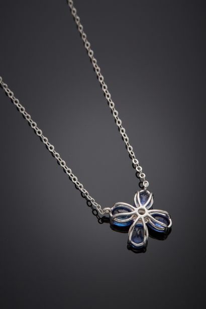 null White gold (750‰) "flower" NECKLACE set with four oval sapphires, centered with...