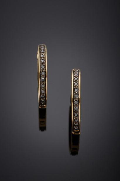 null Pair of "round creole" EAR PENDANTS, two-sided, in yellow and blackened gold...