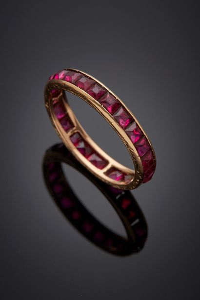 null Pink gold (750‰) chased ALLIANCE set with calibrated red stones (shocks). 
Finger...