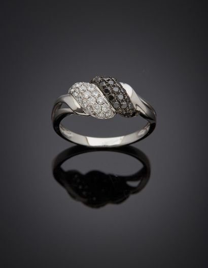 null White gold and blackened gold (750‰) "waves" ring set with domed pavements of...