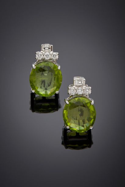 null Important pair of white gold (750‰) EARRINGS set with a peridot, enhanced with...