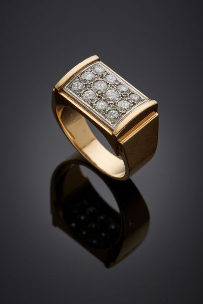 null Platinum (min. 800‰) and yellow gold (750‰) rectangular "signet ring" ring set...