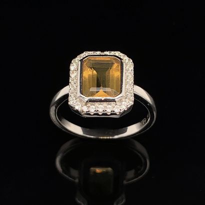null Silver (925‰) octagonal ring set with a degree-cut citrine surrounded by white...