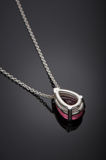 null White gold (750‰) "drop" pendant and chain set with a rubellite (pink tourmaline)...