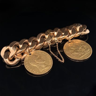 null Important BRACELET in yellow gold (750‰) with filed curb chain, holding two...