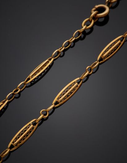 null Yellow gold (750‰) chain with openwork "navette" links. French work, circa 1900.
Length...