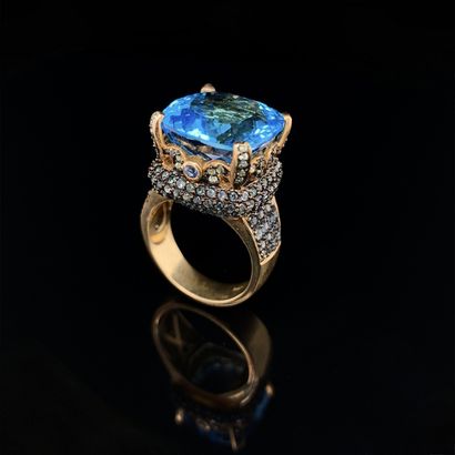 null Important silver and vermeil ring (925‰) set with a cushion-shaped treated blue...