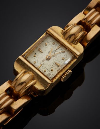 null OMEGA
BRACELET WATCH square lady in pink gold (750‰) godronné. Domed "magnifying...