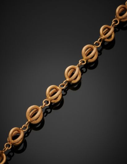 null BRACELET in yellow gold (750‰) partially chased, with openwork spherical links.
Length...