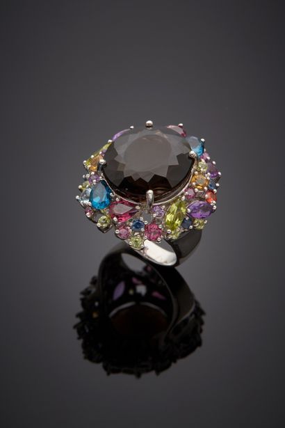 null Important "tutti frutti" silver ring (800‰) openwork, set with a smoky quartz,...