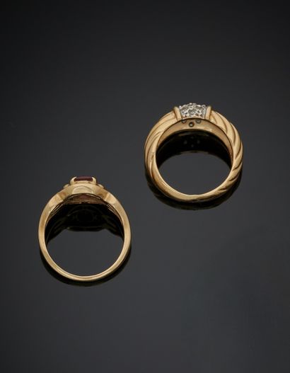 null LOT of two RINGS comprising: 
- a yellow gold RING (750‰) set with an oval ruby...