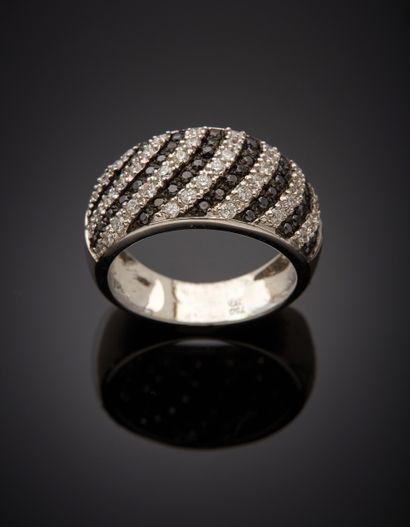 null Large, slightly domed white gold and blackened gold (750‰) RING set with eight...