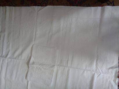 Sheet and its two pillowcases, embroidered...