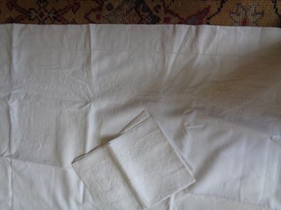 Sheet and its two pillowcases in thread,...