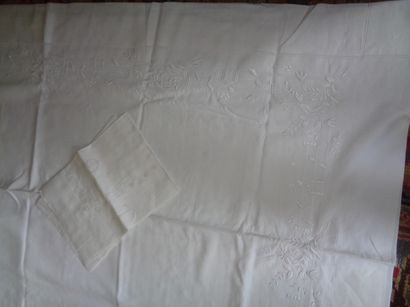 null Sheet and its two pillowcases in thread, decoration of days in drawn thread,...