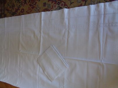 Sheet and its three pillowcases in thread,...
