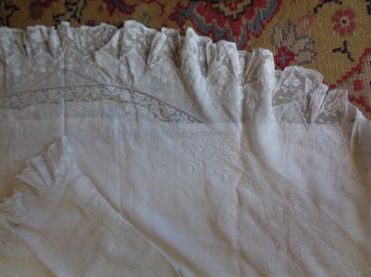 null Sheet in thread and its two pillowcases, embroidered with scrolls of flowers,...