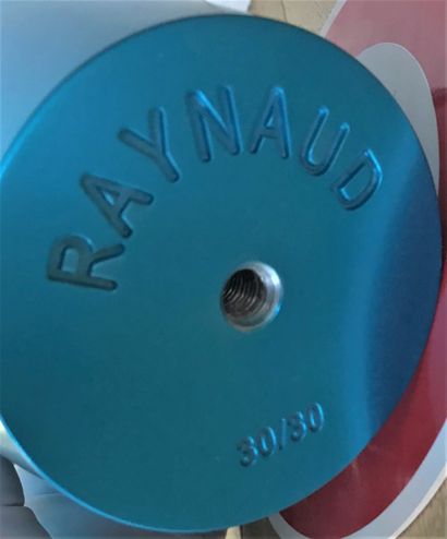 Raynaud Jean-Pierre RAYNAUD (1939) 
"Pot Bleu"
Sculpture en acier anodisé bleu
16...