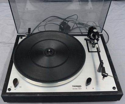 null Turntable, THORENS, TD 166 MKII 2
Very good cosmetic condition, working 
Sold...
