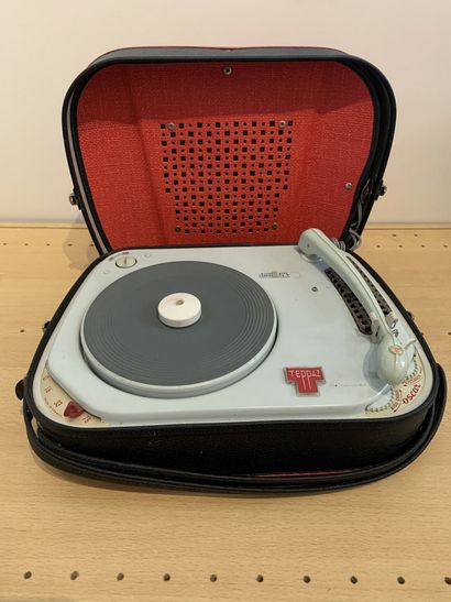 null Record player, TEPPAZ, Peppaz Oscar, Playback speed 16/33/45/78 rpm
Good cosmetic...