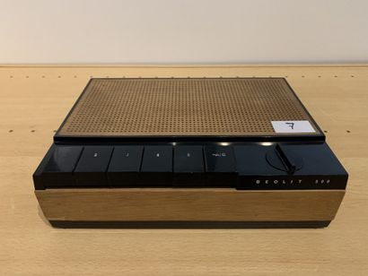 null Battery-operated radio, BANG & OLUFSEN, Beolite 500
Untested 
Sold as is, without...