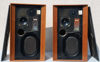 null Pair of speakers, KEF, Concerto Type SP 1006
Good cosmetic condition, working...