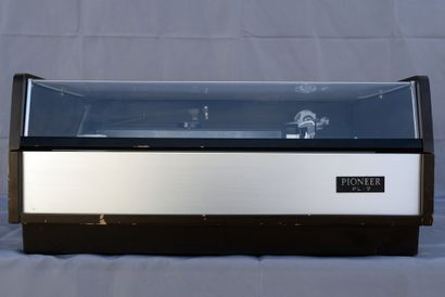 null Turntable, PIONEER, PL-7
As is, works
Sold as is, without warranty