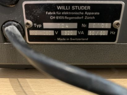 null Amplificateur quadriphonique, REVOX, A 724 
Bon état cosmétique , l'ampli ne...