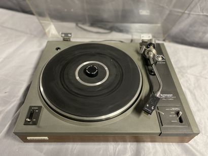 null Turntable, PIONEER, PL-112D
As is, works
Sold as is, without warranty