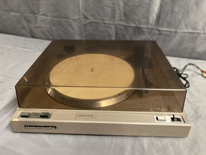 null Turntable, MARANTZ, TT-4000
Foot broken, not tested
Sold as is, without war...