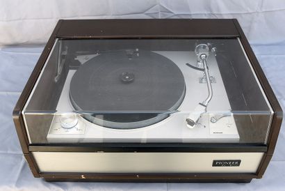 null Turntable, PIONEER, PL-7
As is, works
Sold as is, without warranty