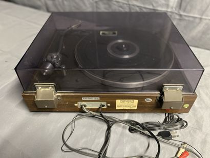 null Turntable, PIONEER, PL-12D
As is, works
Sold as is, without warranty