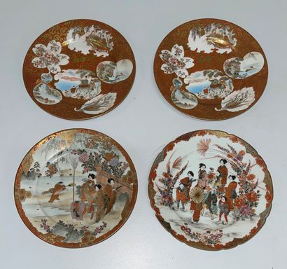null Deux paires d'assiettes en porcelaine à décor Imari, marques au talon
Japon,...