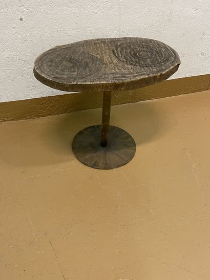 null Table basse ovale à plateau de bois et pietement métallique
Xxe siècle
54 x...