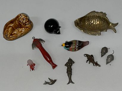 null lot of figurines "animals" in various materials
Lot to be picked up in Pantin,...