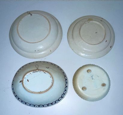 null Lot including in earthenware with decoration in blue camaieu including:
- oval...
