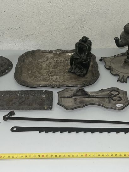 null Metal lot including:
- brass oil lamp, 19th century
- oil lamp with rack
- after...