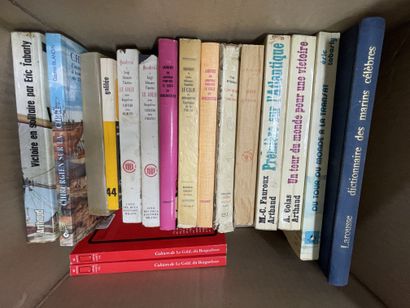 gros lot Cinq cartons de livres sur la mer, la navigation, les pirates… dont, Alain...