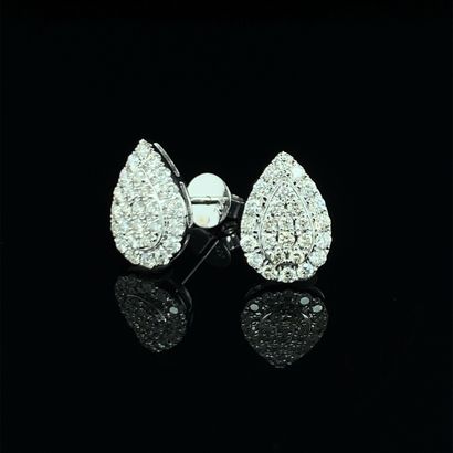 null Pair of "drop" EARRINGS in white gold (750‰) paved with brilliant-cut diamonds.
Length:...