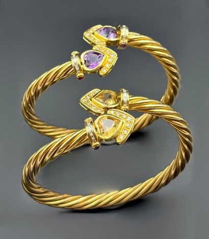 null Pair of open semi-flexible BRACELETS in yellow gold (750‰) twisted, one set...