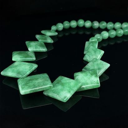 null COLLAR composed of jade jadeite beads and square plates. Ball clasp in yellow...