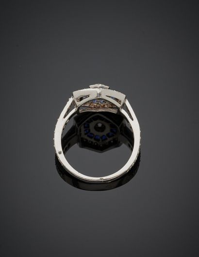 null DIAFINI
Hexagonal ring in white gold (750‰) set with brilliant-cut diamonds,...