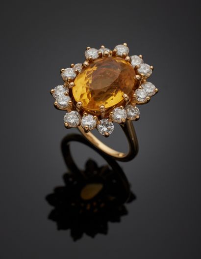 null Important yellow gold (750‰) "daisy" RING set with a citrine, oval in shape,...