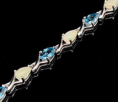 null BRACELET in silver (925‰) set with an alignment of alternating drop-shaped blue...